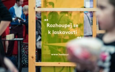 Rozhoupej se k laskavosti na piazzettě Národního divadla